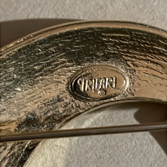 Vintage Trifari enamel goldtone Brooch - Picture 5 of 6